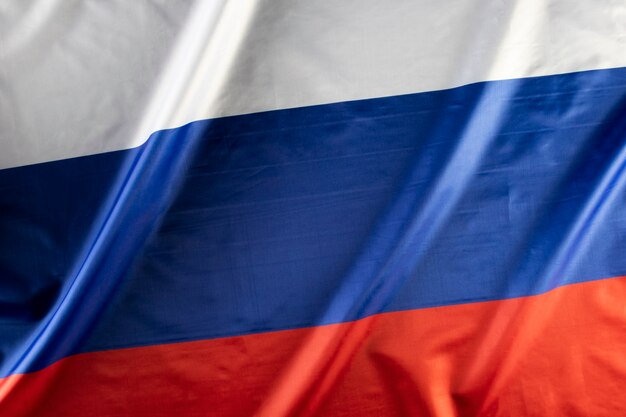 Вид сверху натюрморт с патриотическим российским флагом