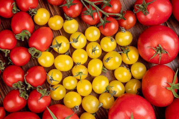 Top view of pattern of tomatoes on wooden surface