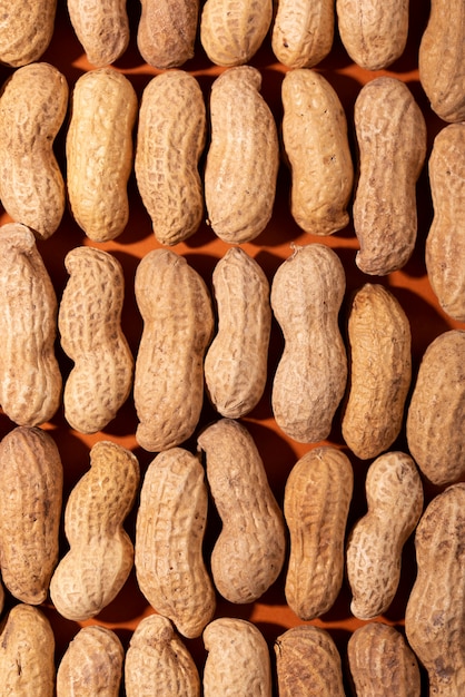 Free photo top view peanuts on green background