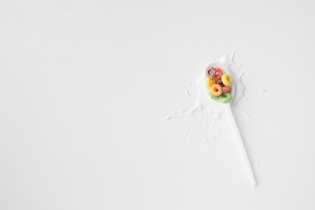 Free photo top view plastic spoon with cereal