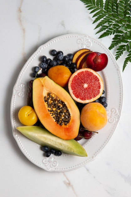 Free photo top view plate with delicious fruits