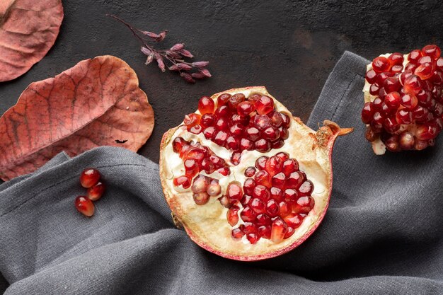 Free photo top view pomegranate autumn fruit