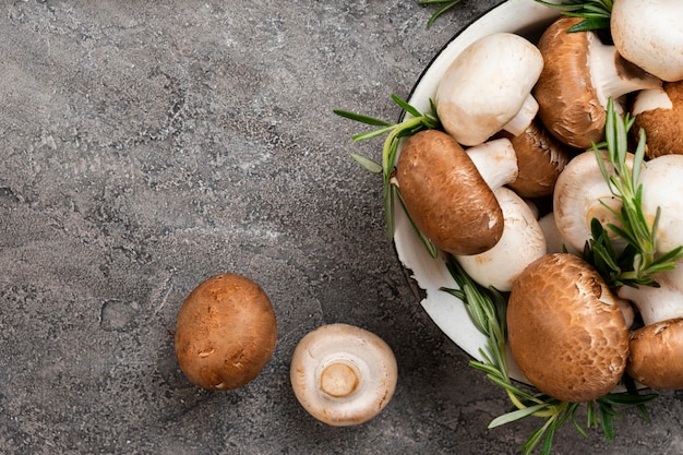 Free photo top view potatoes in bowl