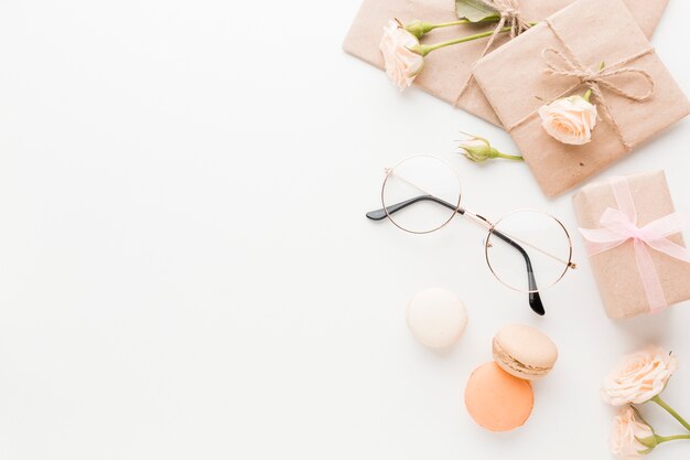 Top view of presents with roses and glasses