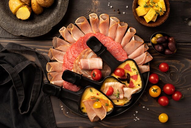 Вид с вершины блюда с ингредиентами и вкусной едой