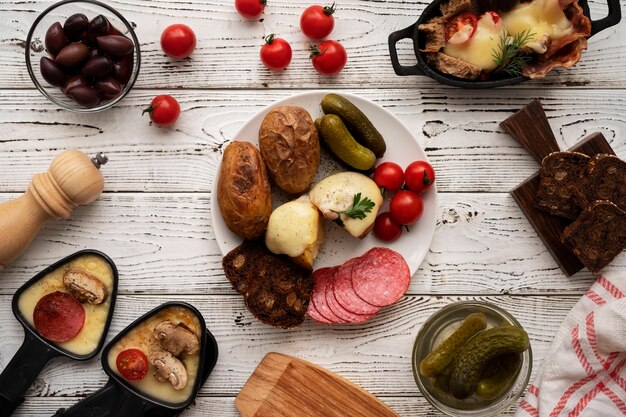Вид с вершины блюда с ингредиентами и вкусной едой