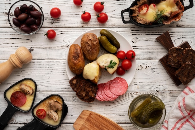 Вид с вершины блюда с ингредиентами и вкусной едой