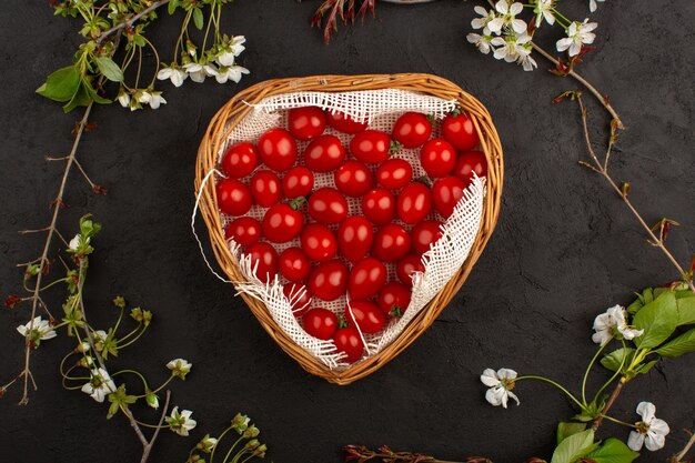 Free photo top view red cherry tomatoes fresh inside basket on the dark background