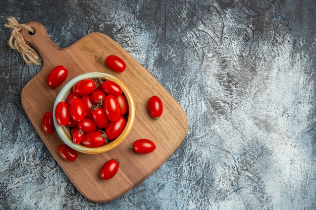 Free photo top view red cherry tomatoes