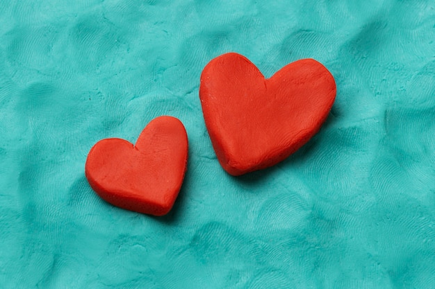 Free photo top view red hearts on blue play dough