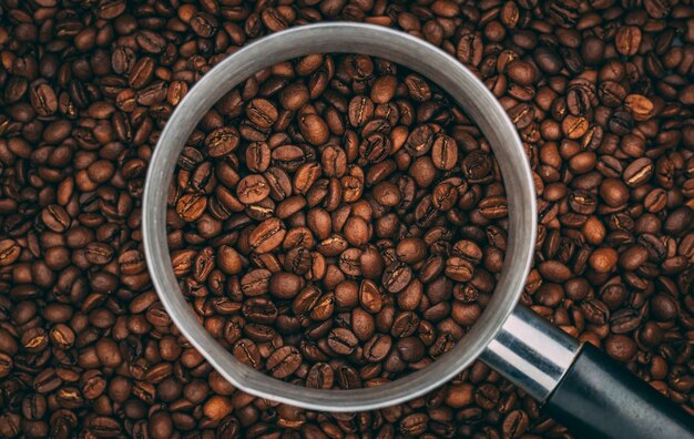 スチールカップで焙煎したコーヒー豆の上面図