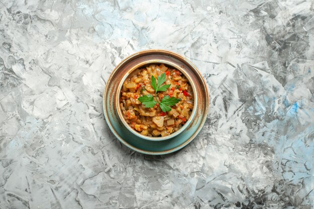 Free photo top view of roasted eggplant salad in bowl on grey surface