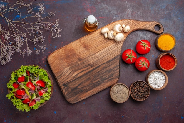 Top view salad and spices salad with tomatoes onion green peppers and lettuce oil different spices and mushrooms