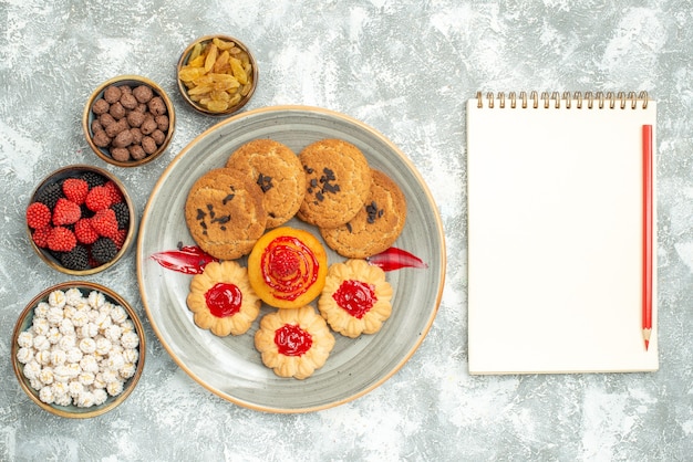 Free photo top view sand cookies with sweet biscuits and candies on a white