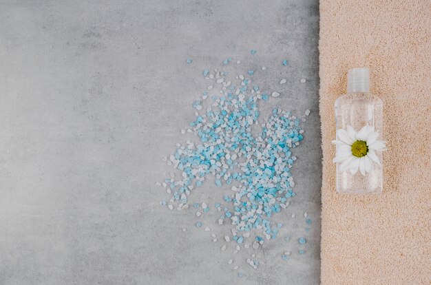 Free photo top view scattered bath salt