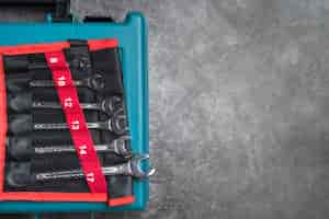 Free photo top view set of metal wrenches