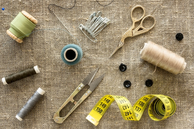 Free photo top view of sewing essentials with scissors and thread