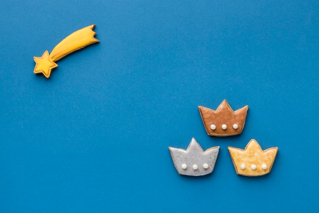 Top view of shooting star with three crowns for epiphany day