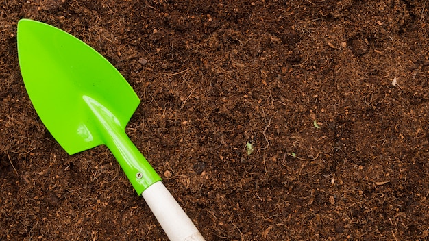 Free photo top view shovel on soil