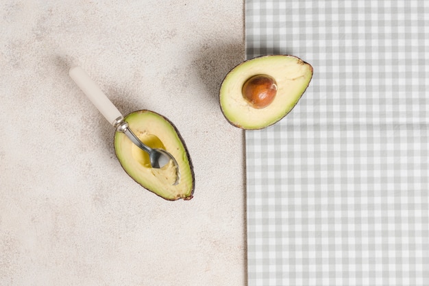 Free photo top view of sliced avocado with seed