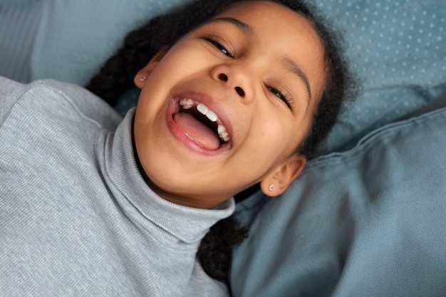 Free photo top view smiley girl at home