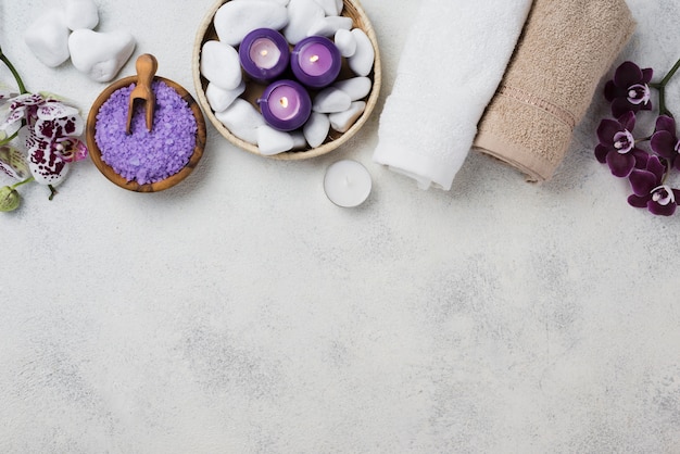 Free photo top view spa towels and candles with copy space