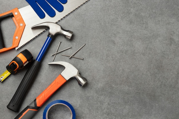 Free photo top view of steel hammer with other construction elements and tools