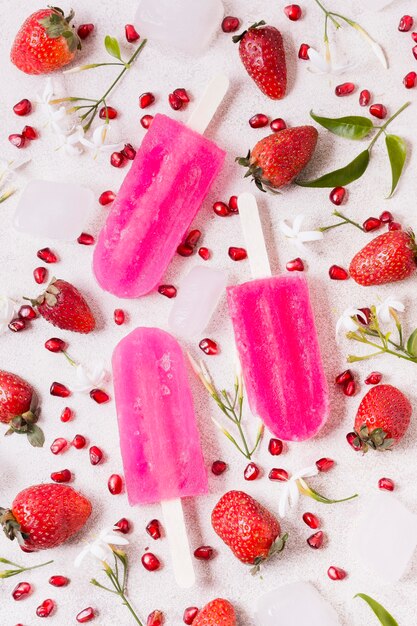 스틱 맛에 상위 뷰 딸기 아이스크림