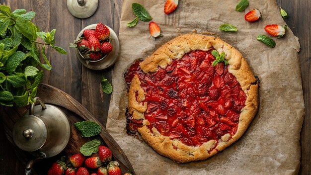 Torta di fragole vista dall'alto