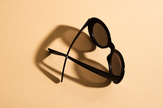 Free photo top view stylish sunglasses with shadow