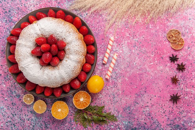 Top view sugar powdered pie strawberry cake with lemon on pink