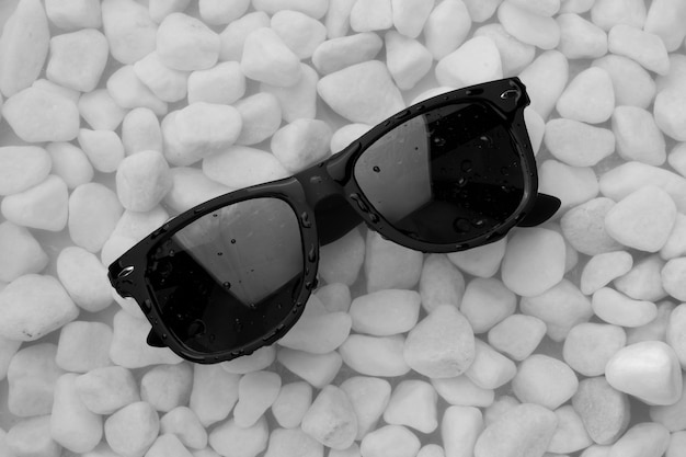 Free photo top view over sunglasses floating on water