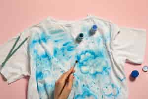 Free photo top view t-shirt painting still life