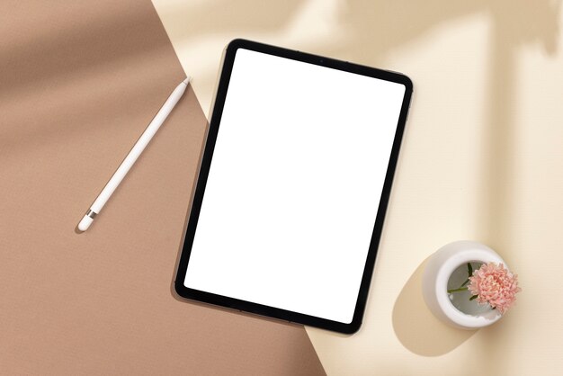 Free Photo top view tablet and pen arrangement