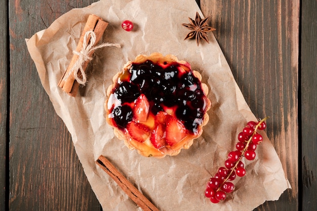 Top view of tart with cinnamon and redcurrants