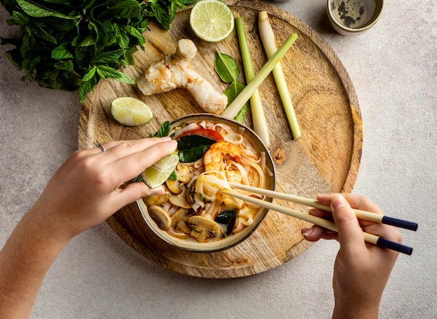 Free photo top view tasty arrangement of noodles on a table