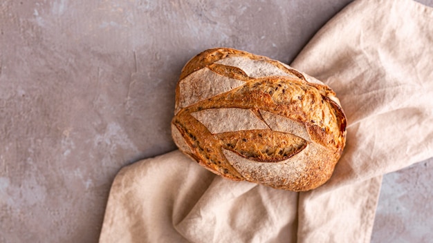 Foto gratuita vista dall'alto gustoso assortimento di pane