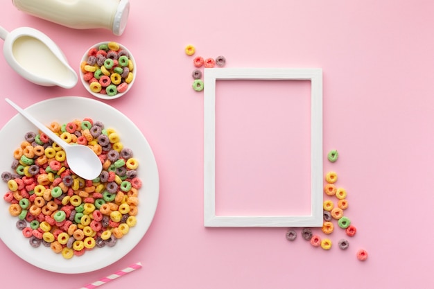 Vista dall'alto gustosi cereali e telaio con spazio di copia