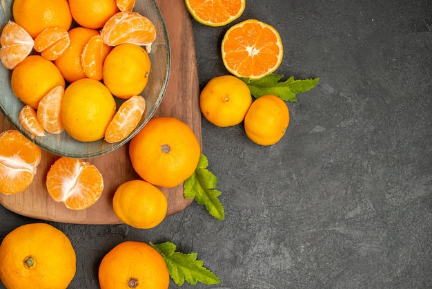 Top view tasty juicy tangerines inside plate on grey background