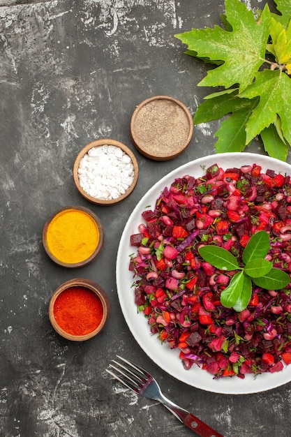 Free photo top view tasty vinaigrette beet salad with beans on a dark surface