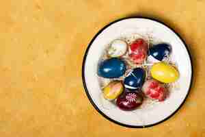 Free photo top view traditional easter eggs on a plate