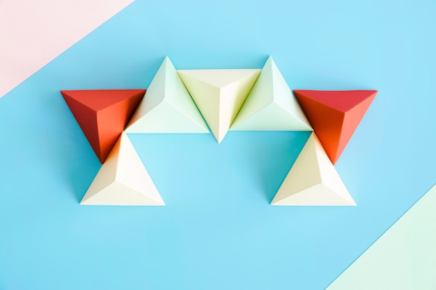 Free photo top view triangle paper shape on desk