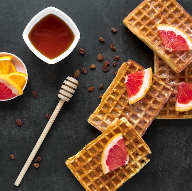 Free photo top view of waffles with raisins and citrus