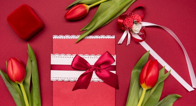 Top view wedding invitation surrounded by flowers