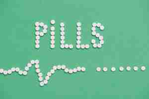 Free photo top view white pills assortment