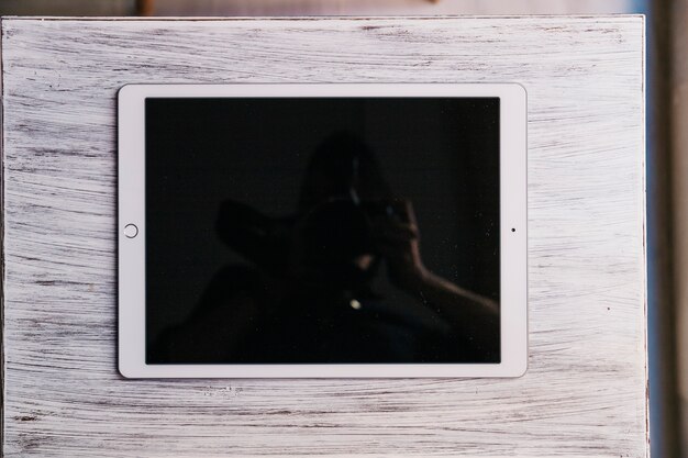 Free photo top view of white tablet