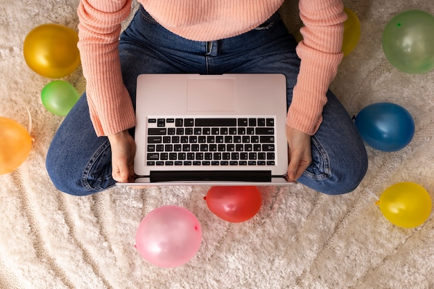 Free photo top view woman holding laptop