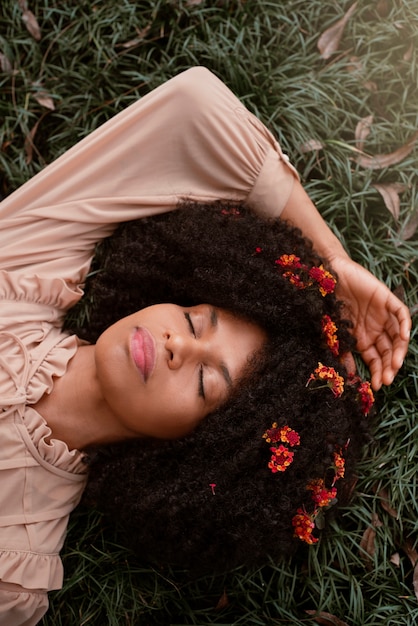 Free photo top view woman posing in romantic garden