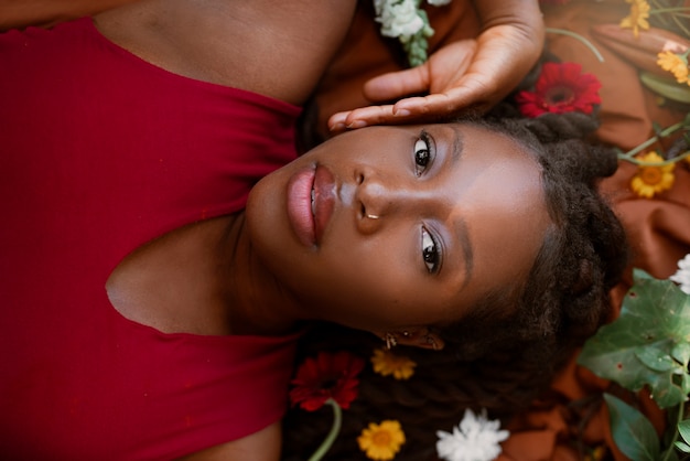 Free photo top view woman posing in romantic garden