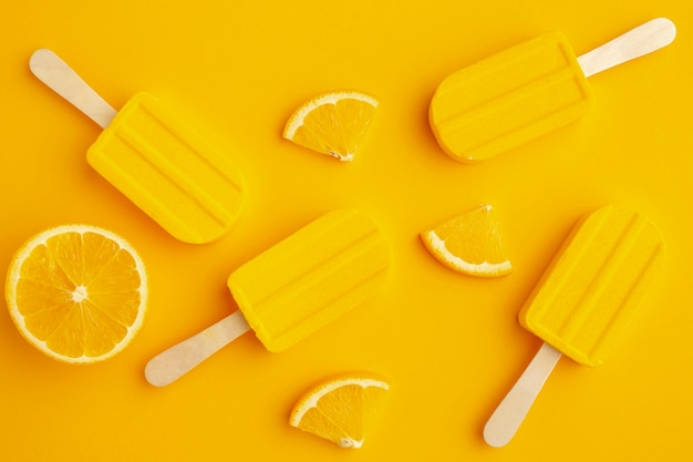 Бесплатное фото Вид сверху желтое ароматизированное мороженое